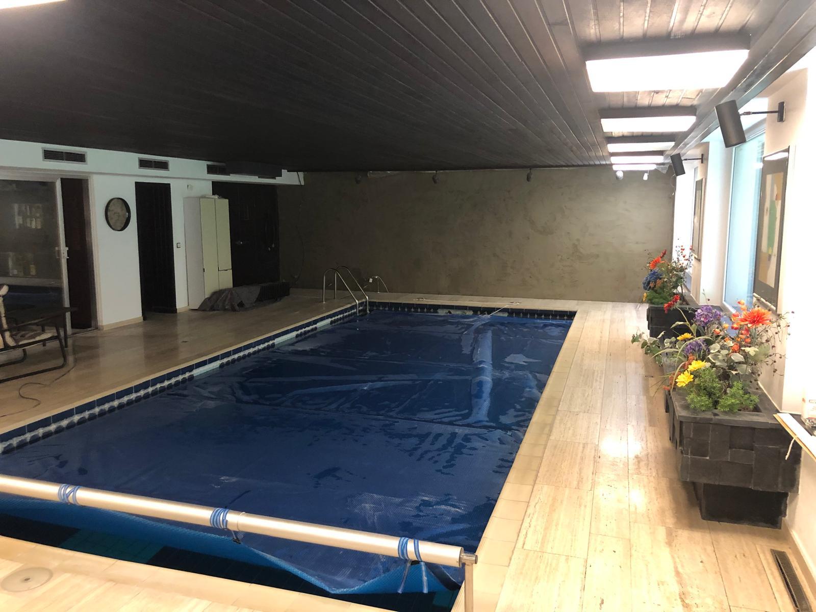 Hallenbad im Untergeschoss